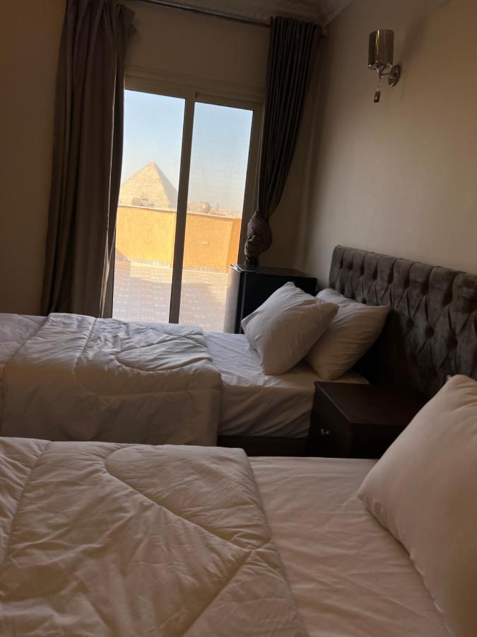 Bedouin Pyramids View Hotel Kafrat al Jabal Bagian luar foto
