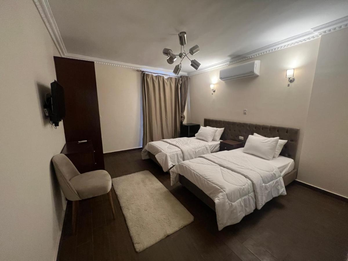 Bedouin Pyramids View Hotel Kafrat al Jabal Bagian luar foto