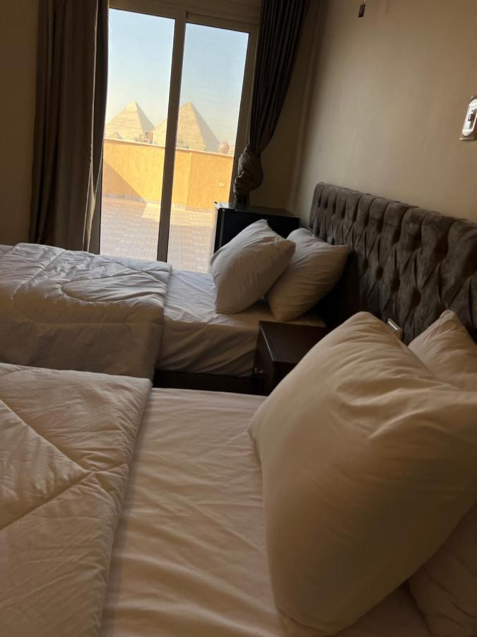 Bedouin Pyramids View Hotel Kafrat al Jabal Bagian luar foto