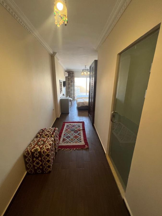 Bedouin Pyramids View Hotel Kafrat al Jabal Bagian luar foto