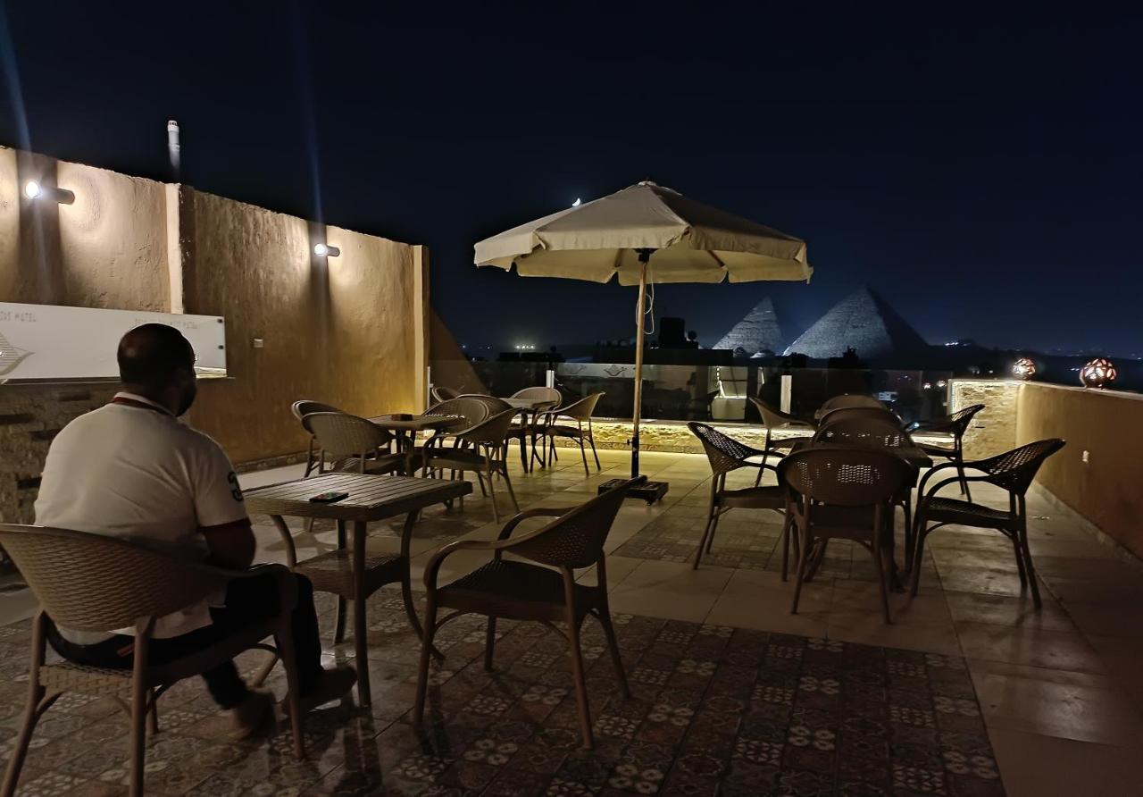 Bedouin Pyramids View Hotel Kafrat al Jabal Bagian luar foto