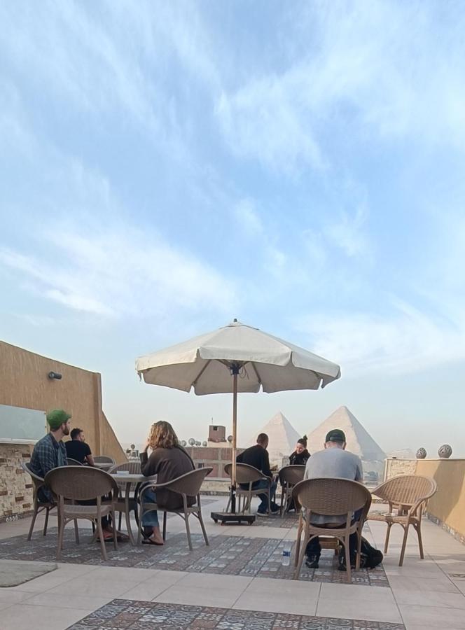 Bedouin Pyramids View Hotel Kafrat al Jabal Bagian luar foto