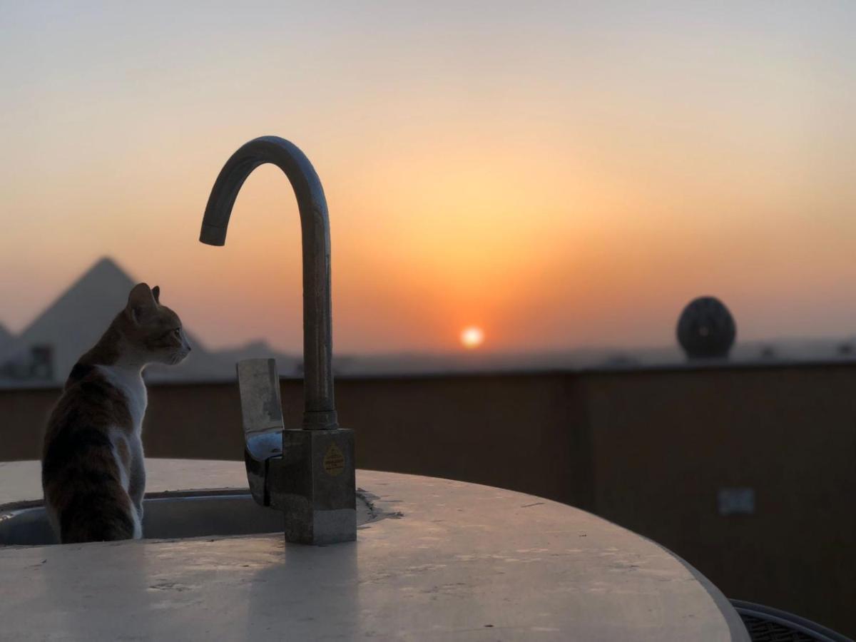 Bedouin Pyramids View Hotel Kafrat al Jabal Bagian luar foto