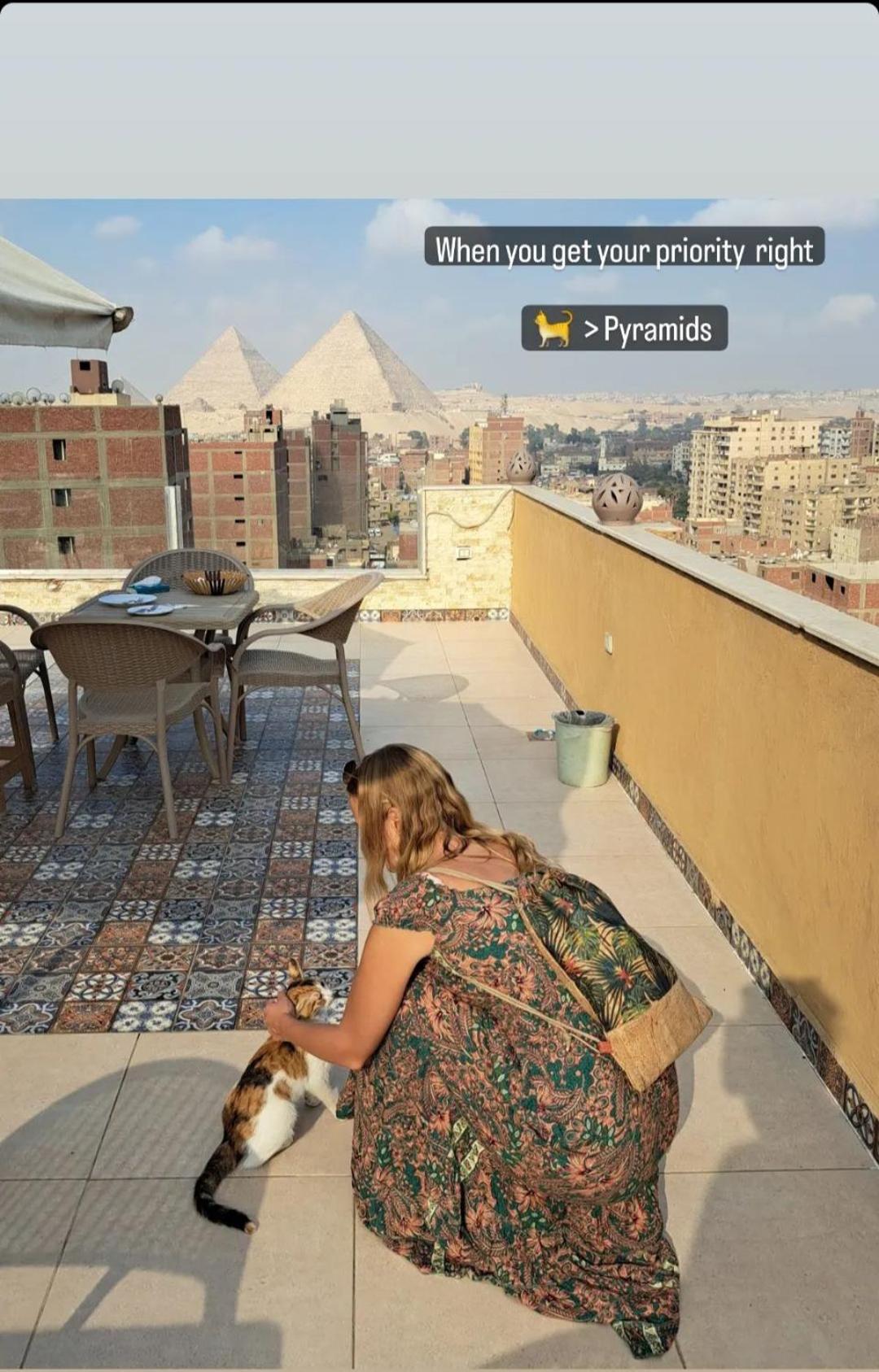 Bedouin Pyramids View Hotel Kafrat al Jabal Bagian luar foto